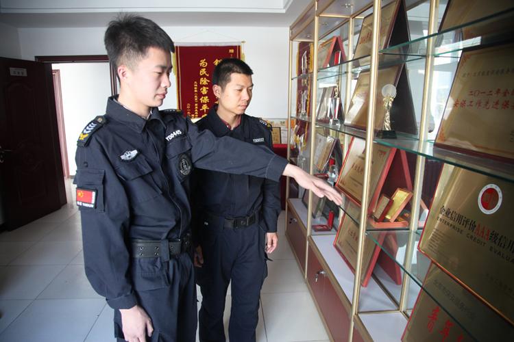 北京银盾保安服务mdash;—组织新员工参观公司荣誉室